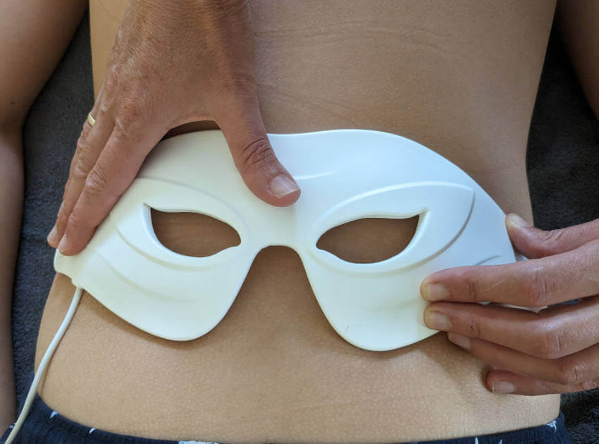 Ultraschall Behandlung mit Maske beim Heilpraktiker